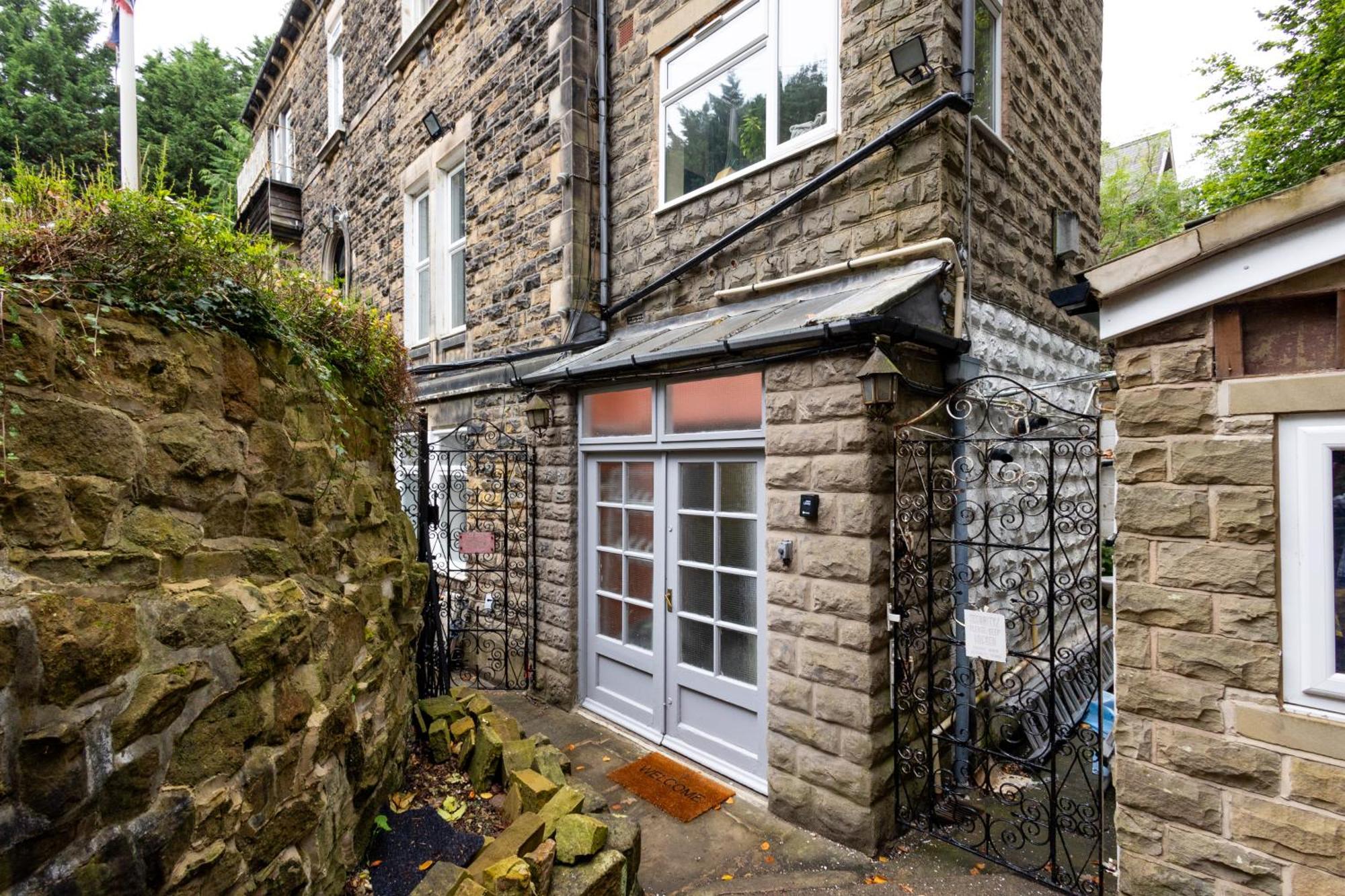 Spacious 3 Bedroom Ground Floor Apartment - 10 Mins From City Centre Leeds  Exterior foto