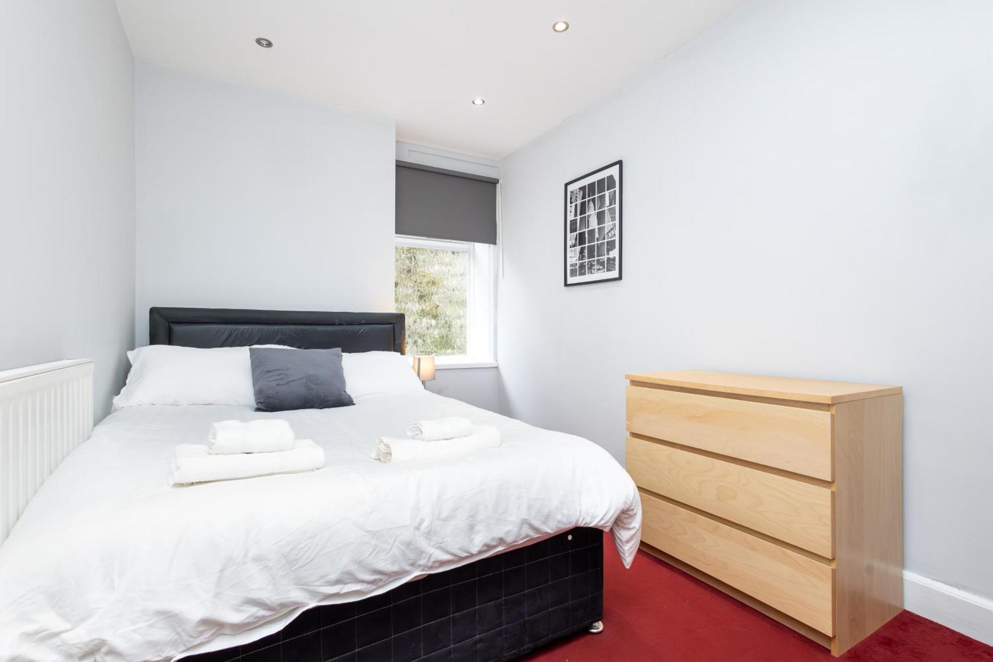 Spacious 3 Bedroom Ground Floor Apartment - 10 Mins From City Centre Leeds  Exterior foto